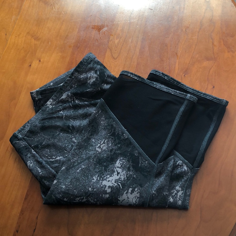Activewear maternity leggings